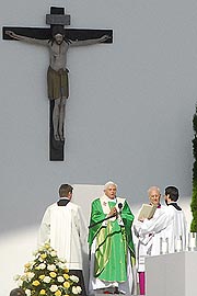 Papst Benedikt auf dem Marienplatz (Foto. Ingrid Grossmann)